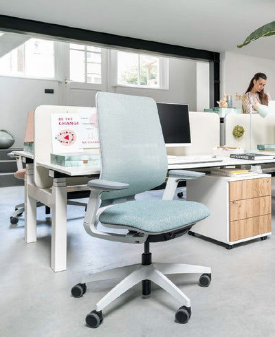 Dynamic chair with headrest for work SE:FLEX from Sedus