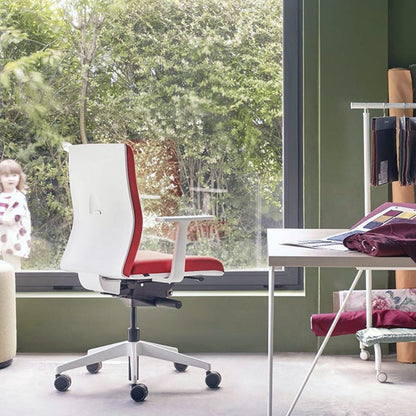 T2K, the ergonomic chair for operational offices by Ergonomika.