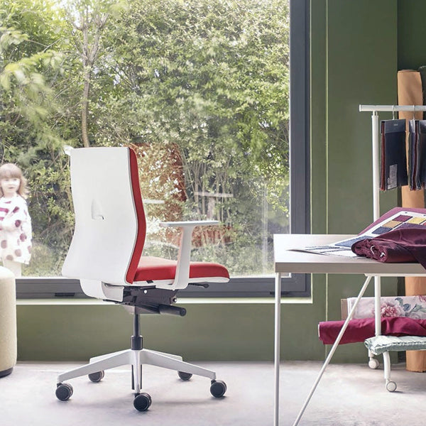 T2K, la silla ergonómica para oficinas operativas de Ergonomika.